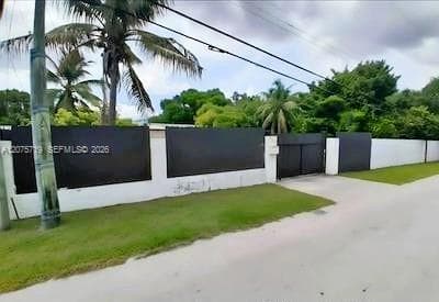 759 S Biscayne River Dr, Miami, FL 33169 — zdjęcie 2