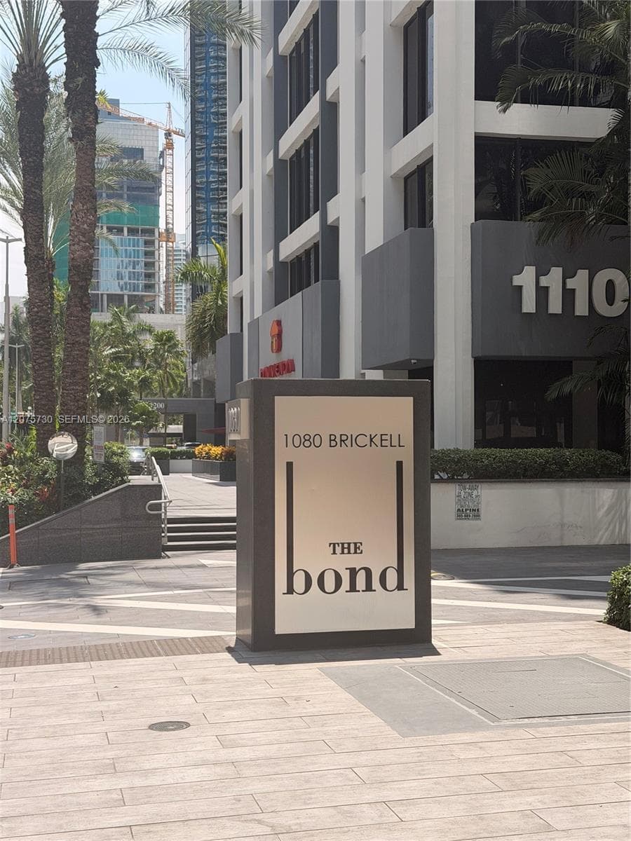 1080 Brickell Ave # 913, Miami, FL 33131