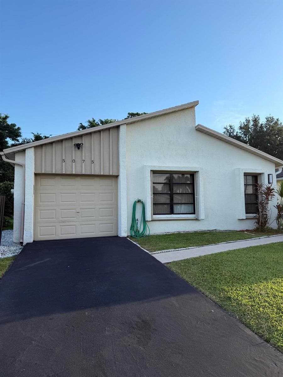 5075 Mirror Lakes Boulevard, Boynton Beach, FL 33472