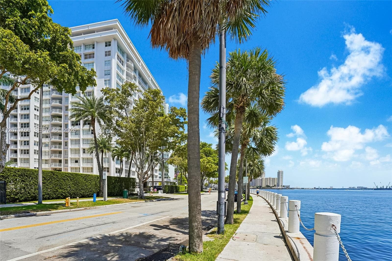 1420 Brickell Bay Dr # 206D, Miami, FL 33131