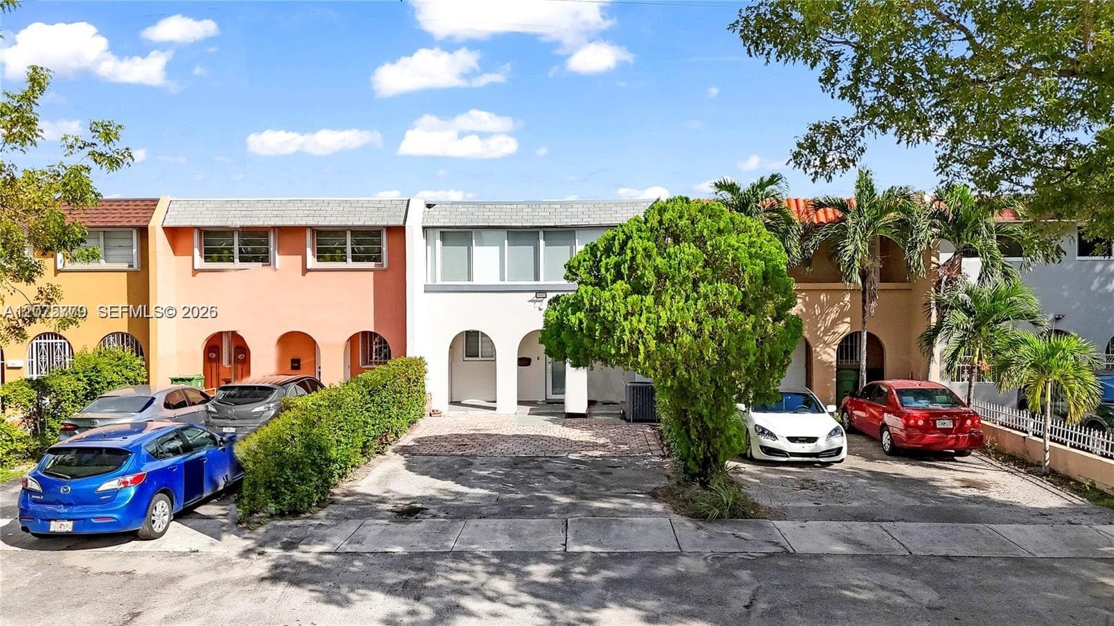 7025 W 3rd Ct, Hialeah, FL 33014 — zdjęcie 2