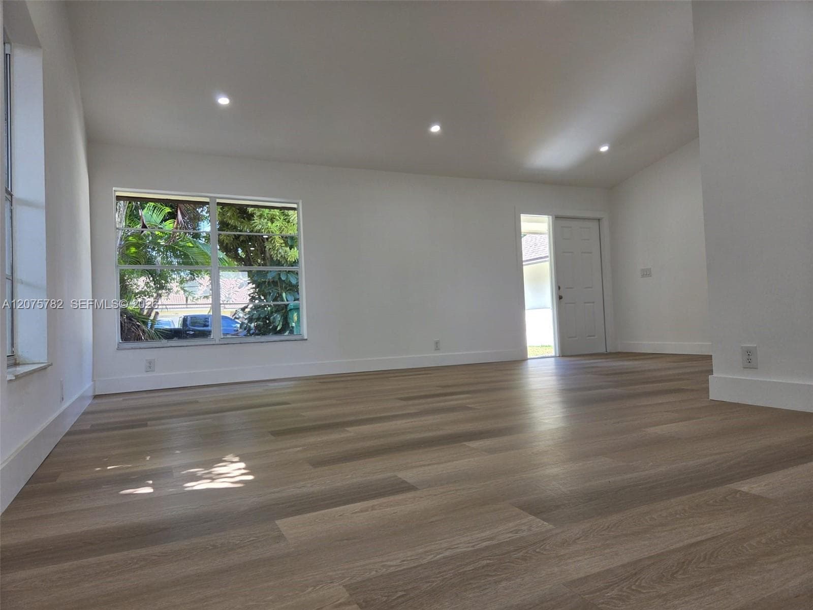 7389 NW 48th Pl, Lauderhill, FL 33319 — zdjęcie 3