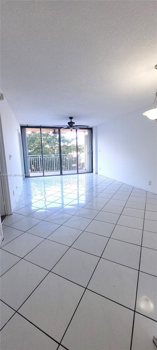 2450 NE 135th St # 206, North Miami, FL 33181 — zdjęcie 2