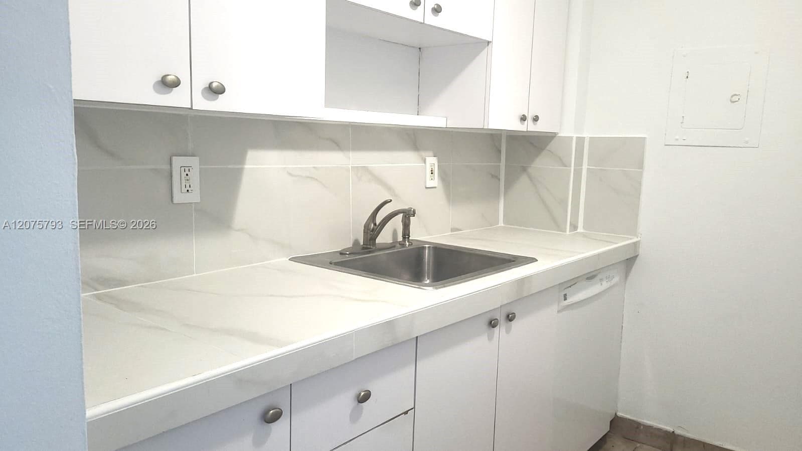 2450 NE 135th St # 206, North Miami, FL 33181 — zdjęcie 4