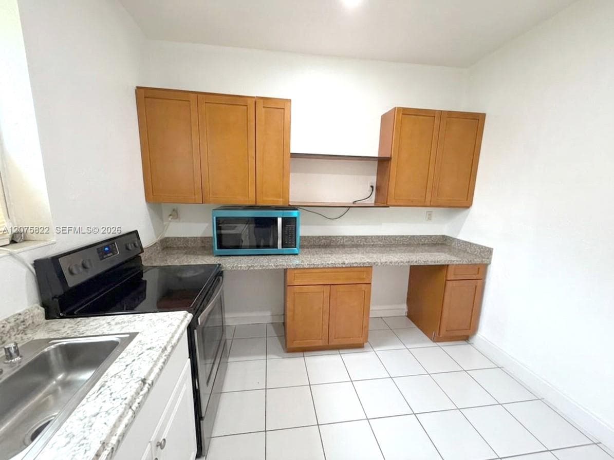 601 NE 180th St # B, Miami, FL 33162