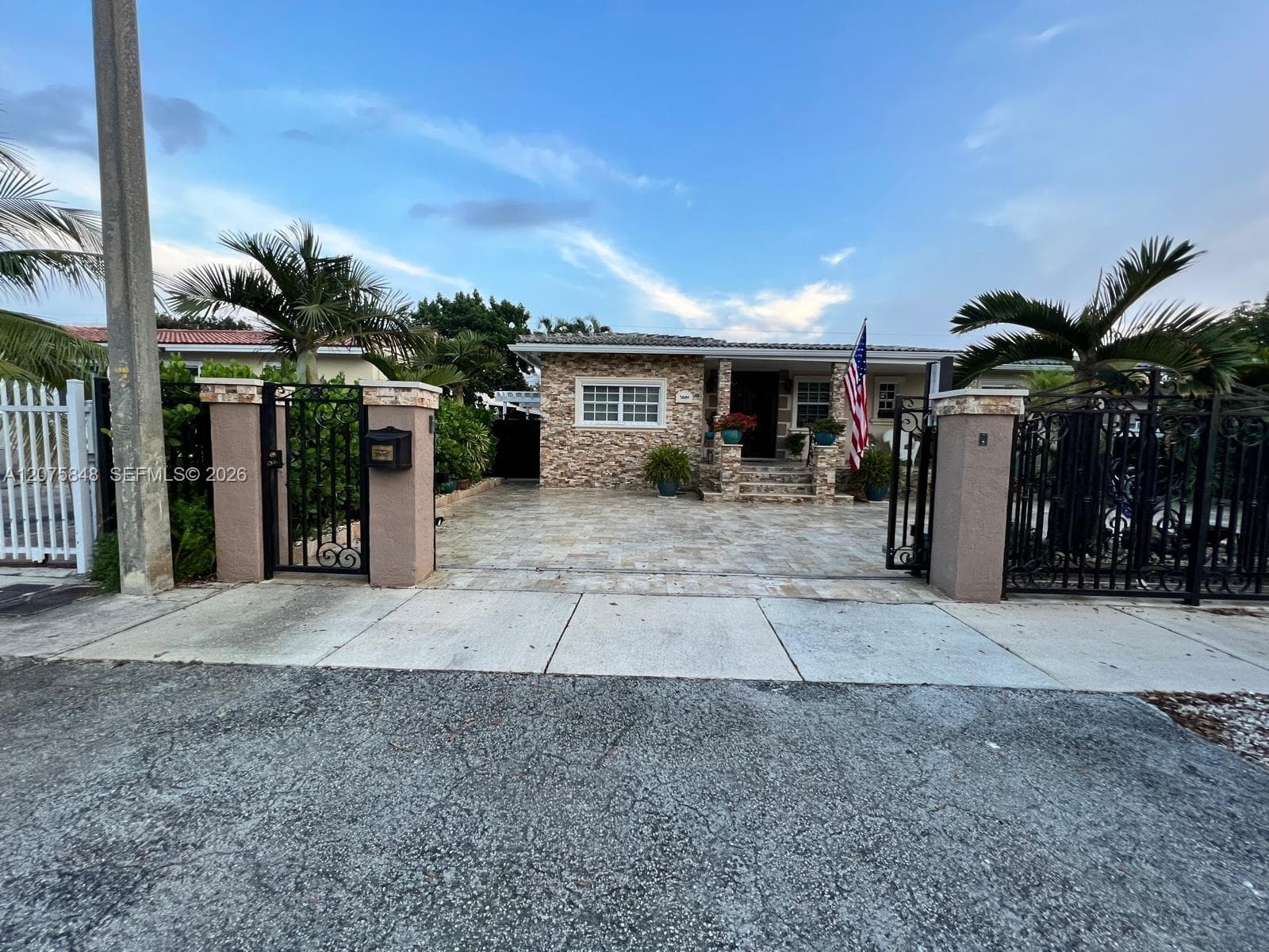 3889 NW 5th St, Miami, FL 33126 — zdjęcie 2