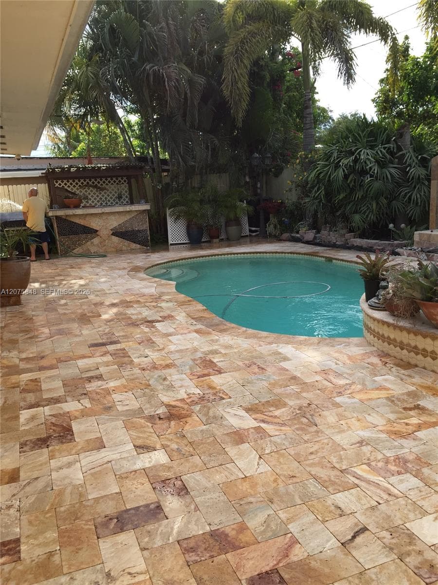 3889 NW 5th St, Miami, FL 33126 — zdjęcie 3