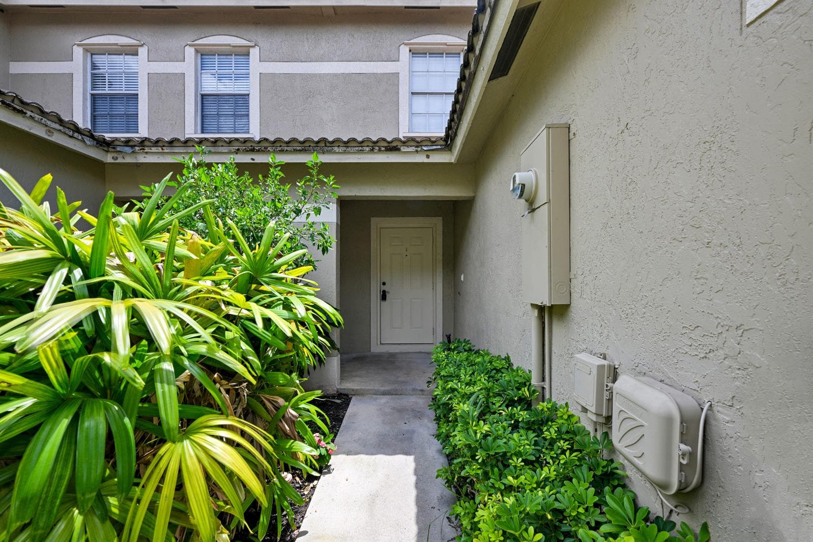 8658 S SOUTHGATE SHORES Circle, Tamarac, FL 33321 — zdjęcie 2