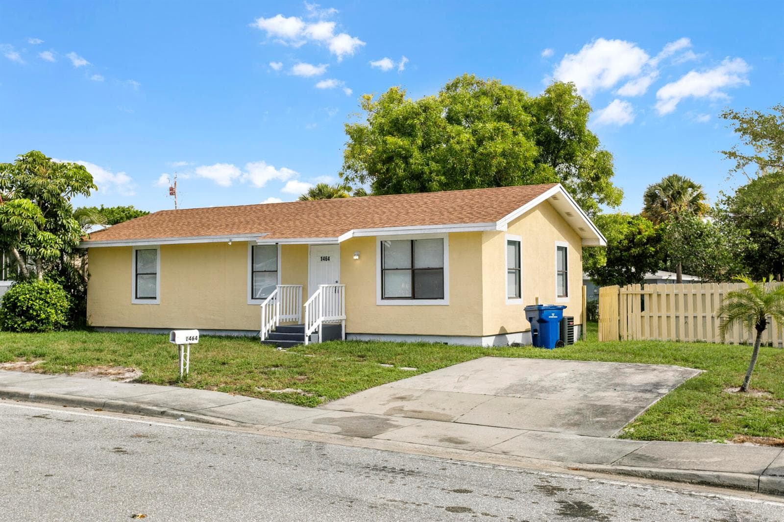 1464 W 32ND Street, Riviera Beach, FL 33404