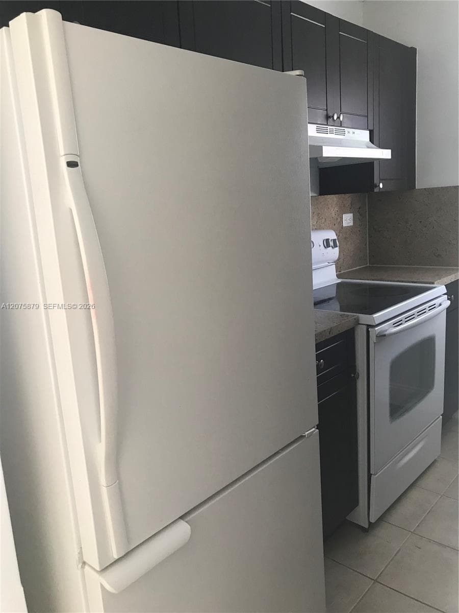 7095 NW 179th St # 112, Hialeah, FL 33015 — zdjęcie 2