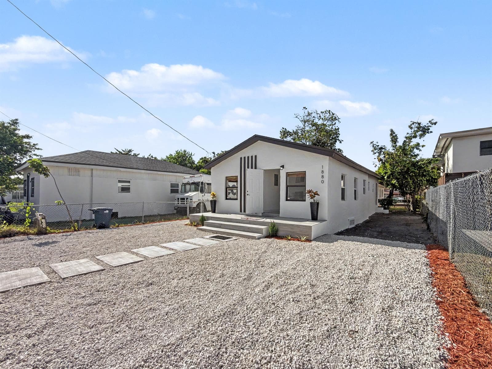 1880 NW 65TH Street, Miami, FL 33147 — zdjęcie 2