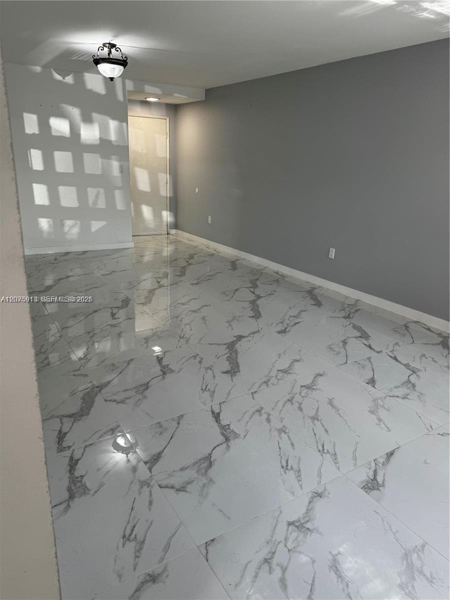 10257 NW 9th St Cir # 102-10, Miami, FL 33172 — zdjęcie 3