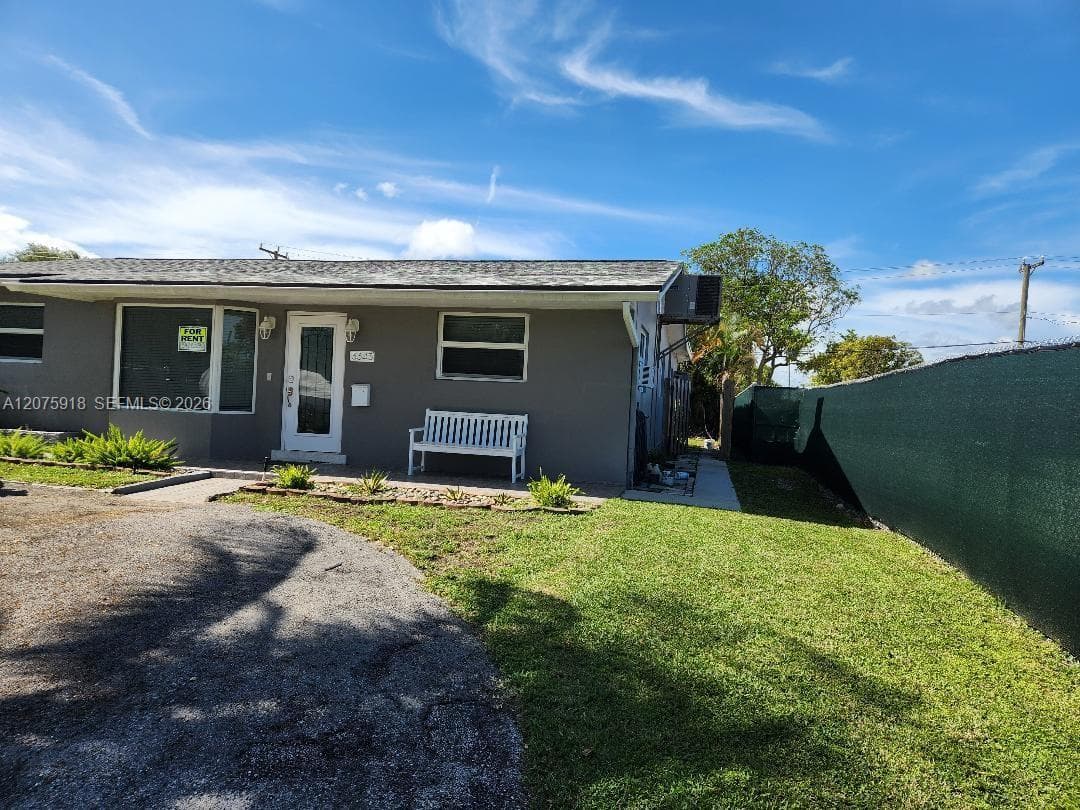 3345 Hayes St, Hollywood, FL 33021