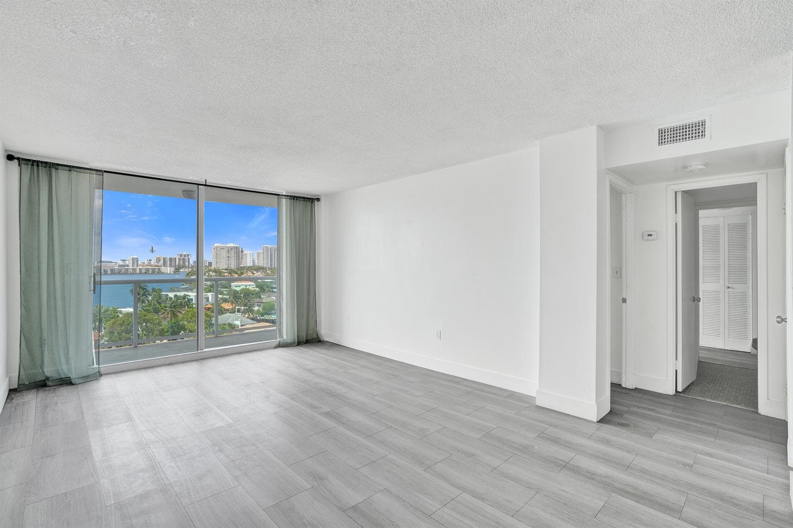 2841 NE 163rd Street # 1111, North Miami Beach, FL 33160 — zdjęcie 5