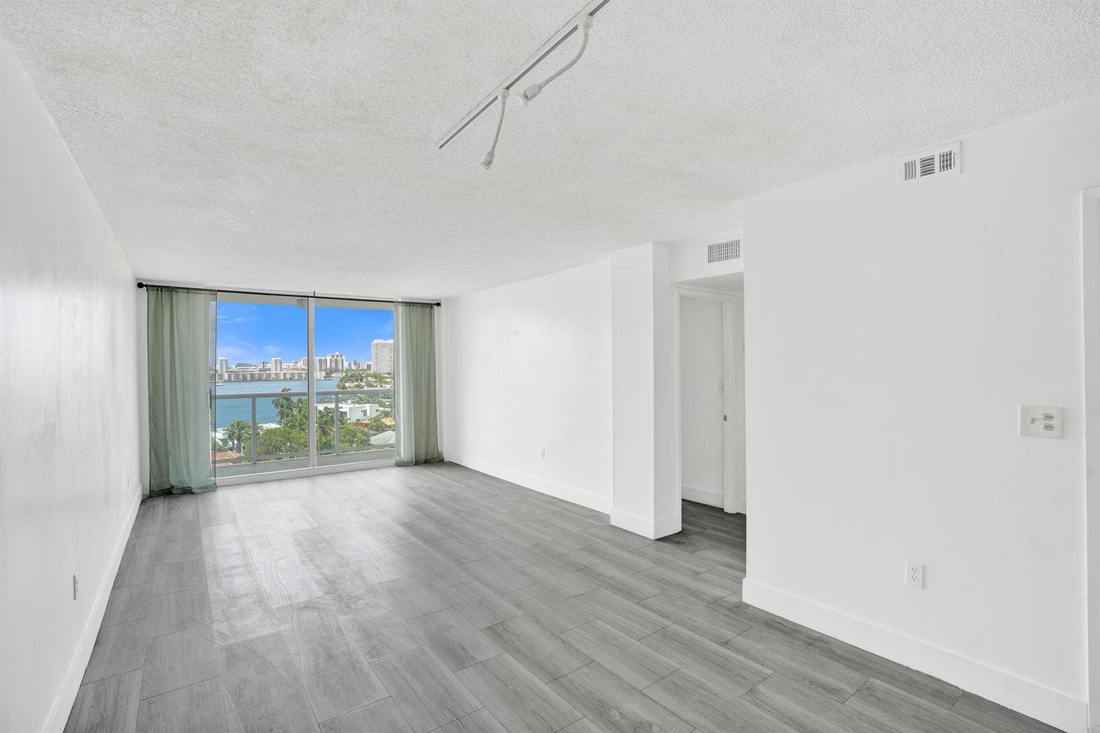 2841 NE 163rd Street # 1111, North Miami Beach, FL 33160 — zdjęcie 4