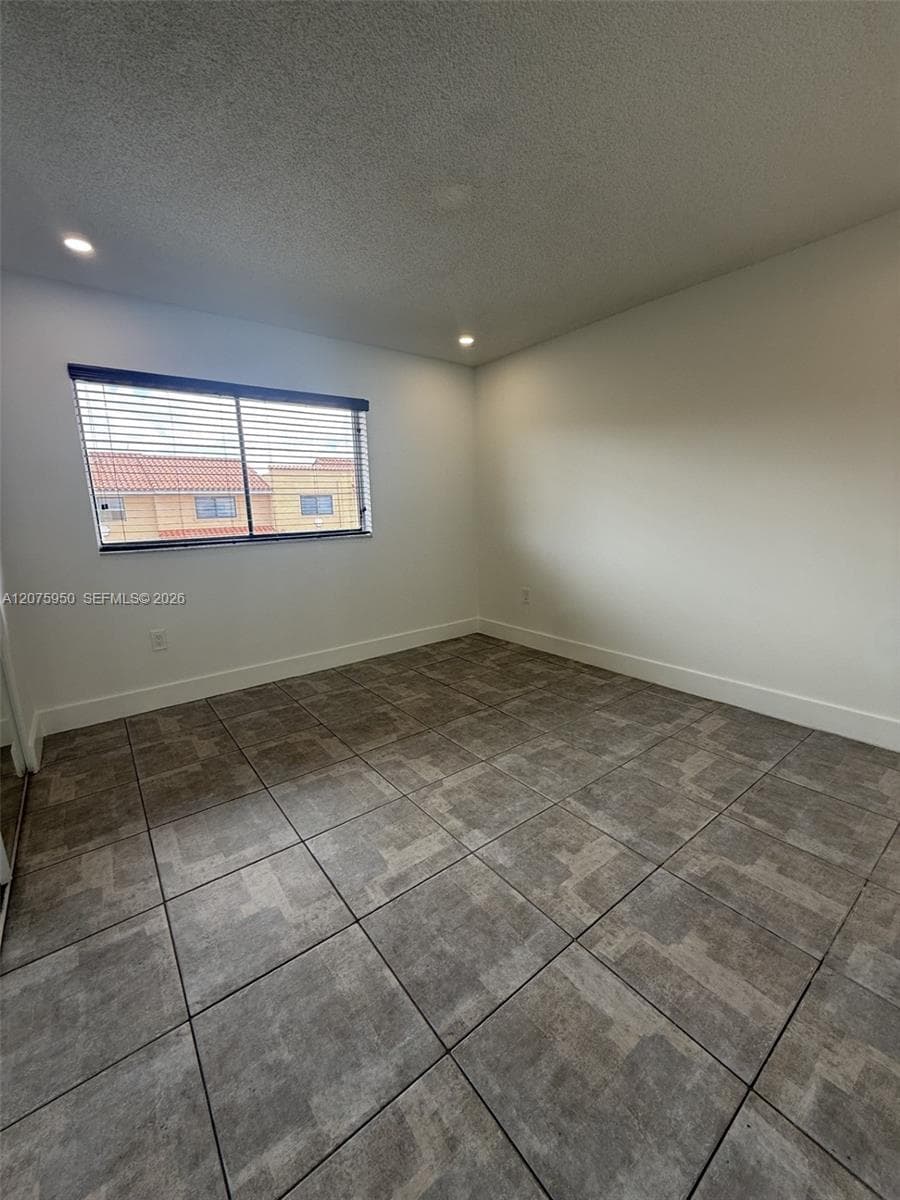 2775 W 61st Pl # 202, Hialeah, FL 33016 — zdjęcie 4