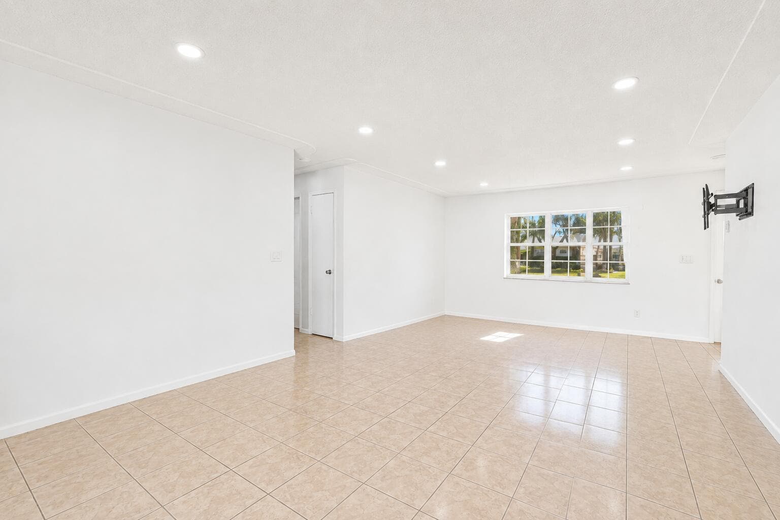 330 W 22ND Court, Riviera Beach, FL 33404 — zdjęcie 4