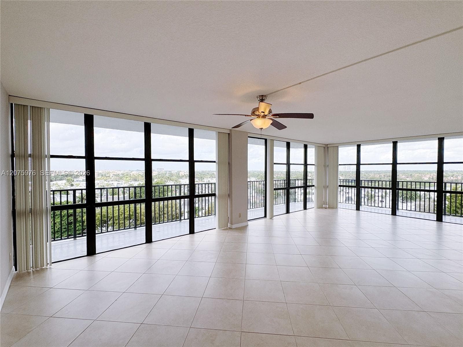 800 Parkview Dr # 909, Hallandale Beach, FL 33009 — zdjęcie 3