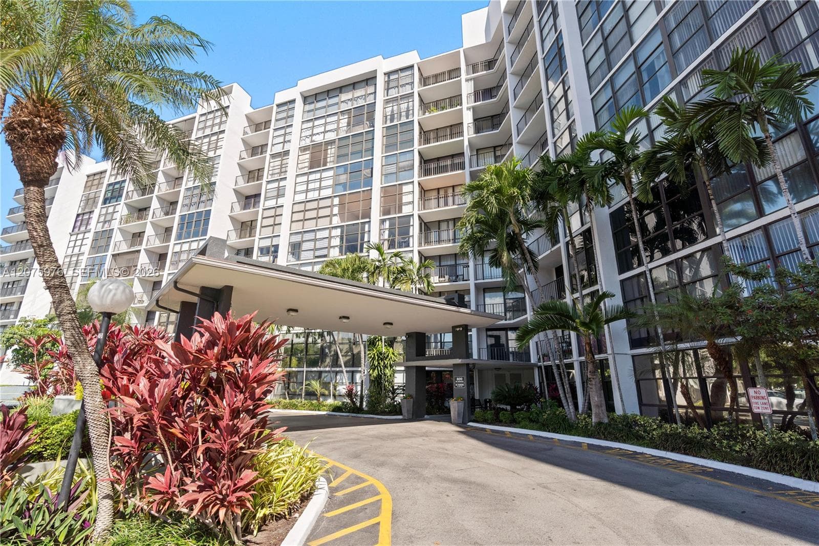 800 Parkview Dr # 909, Hallandale Beach, FL 33009