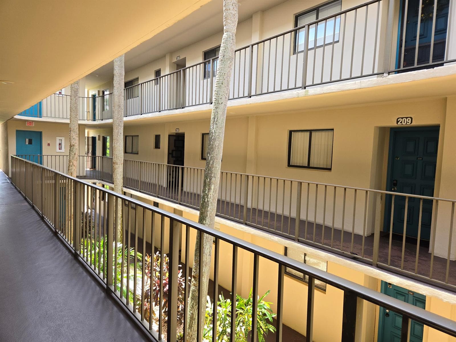 5190 LAS VERDES Circle # 209, Delray Beach, FL 33484