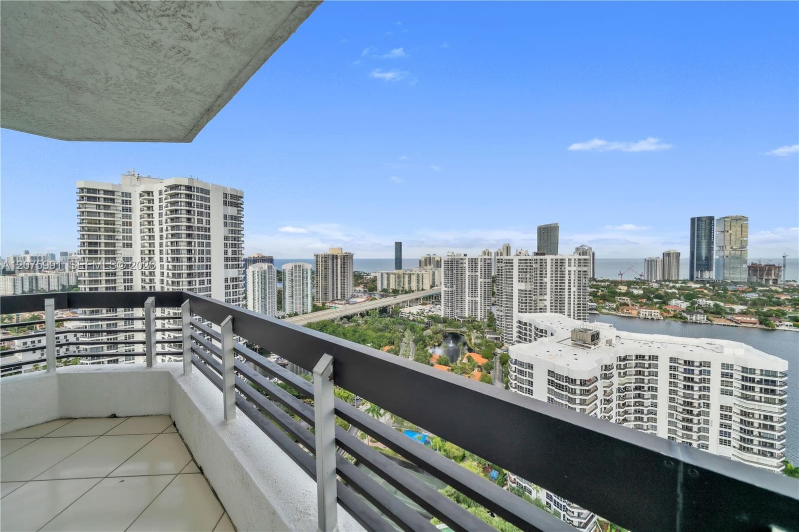 3530 Mystic Pointe Dr # 3210, Aventura, FL 33180 — zdjęcie 3