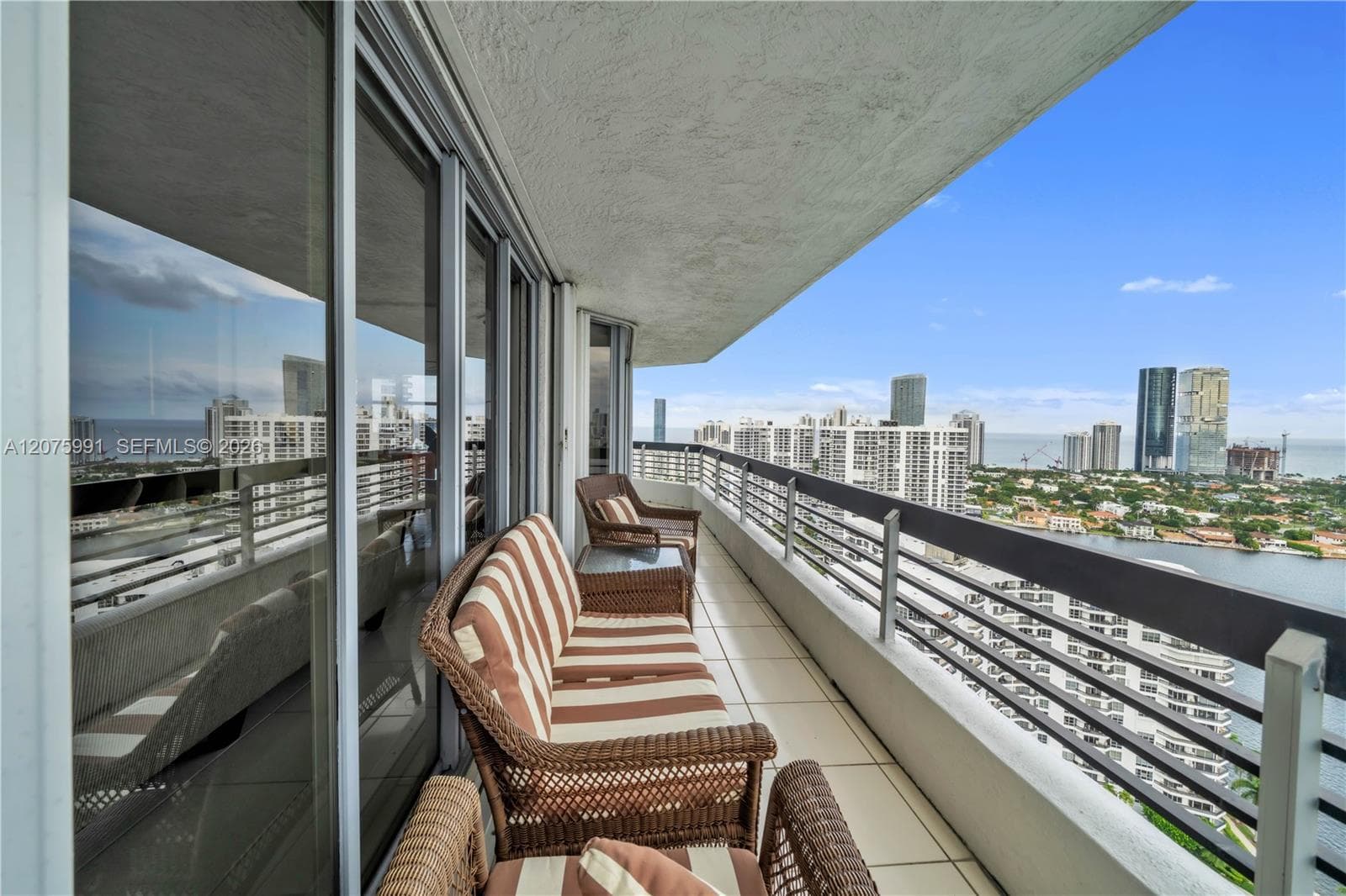 3530 Mystic Pointe Dr # 3210, Aventura, FL 33180 — zdjęcie 5