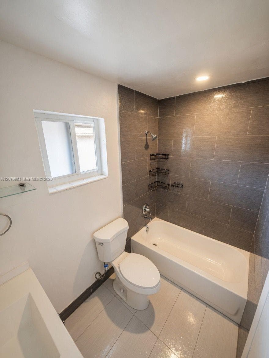 6850 W 14th Ct # B17, Hialeah, FL 33014 — zdjęcie 2