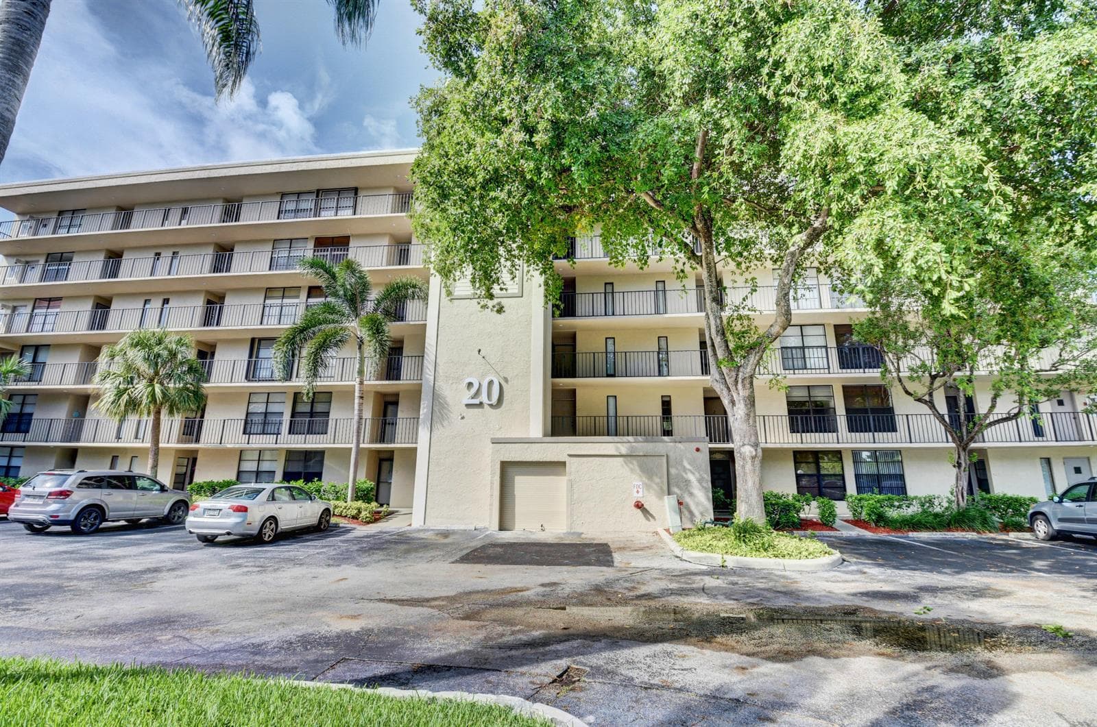 20 Royal Palm Way # 401, Boca Raton, FL 33432