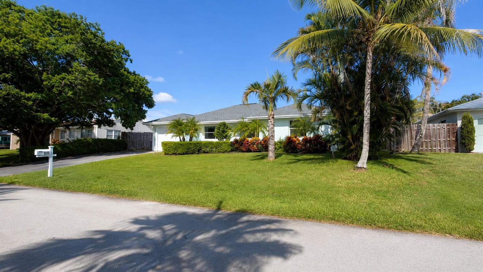 364 VENUS Avenue, Tequesta, FL 33469 — zdjęcie 2