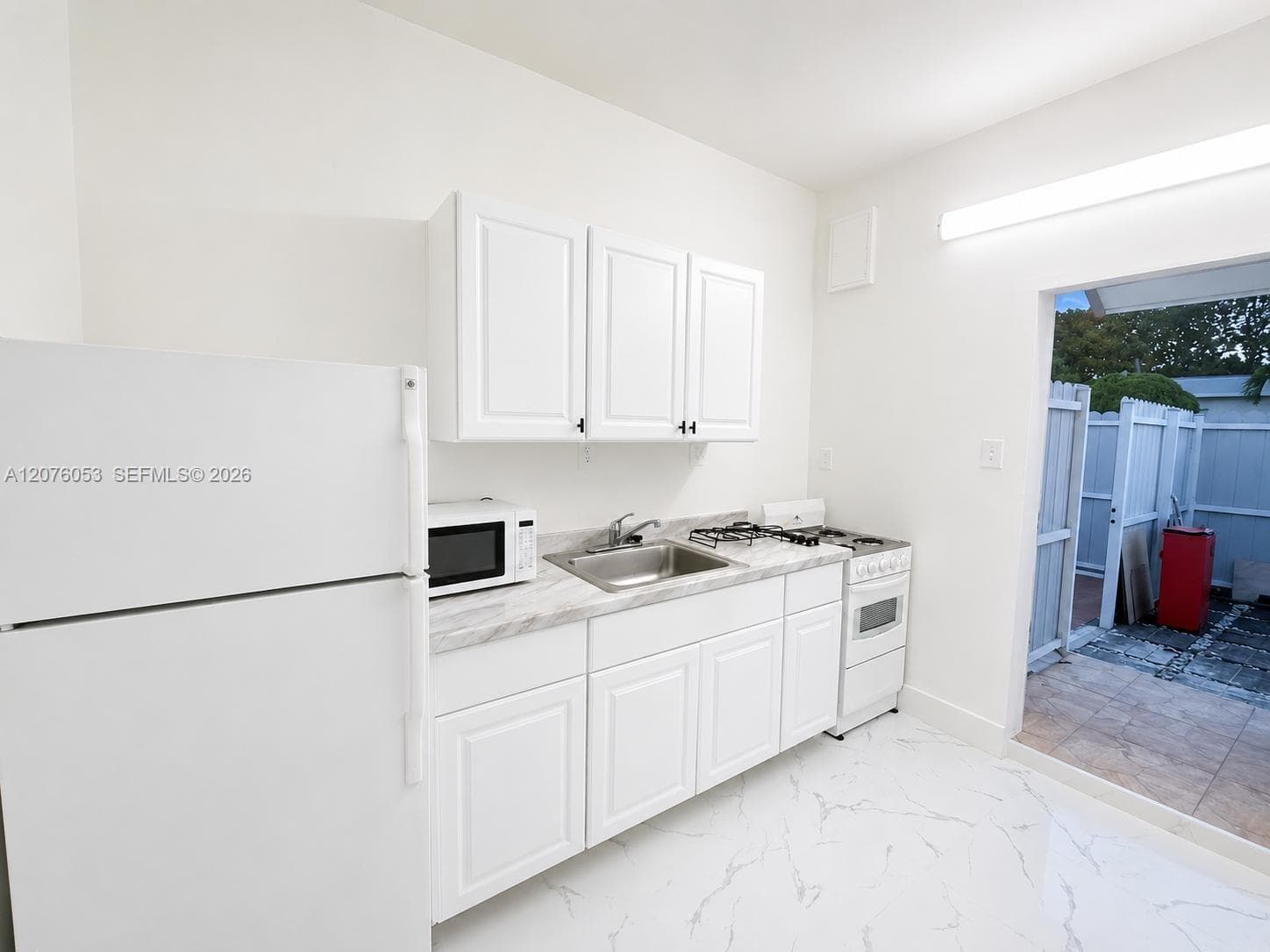 500 E 54th St # B, Hialeah, FL 33013 — zdjęcie 2