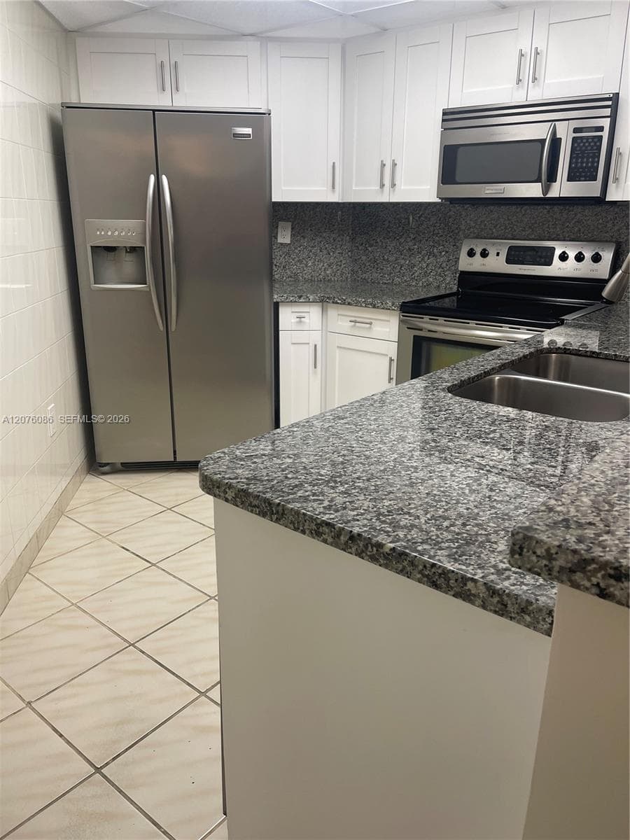 10249 NW 9th St Cir # 108-8, Miami, FL 33172 — zdjęcie 4