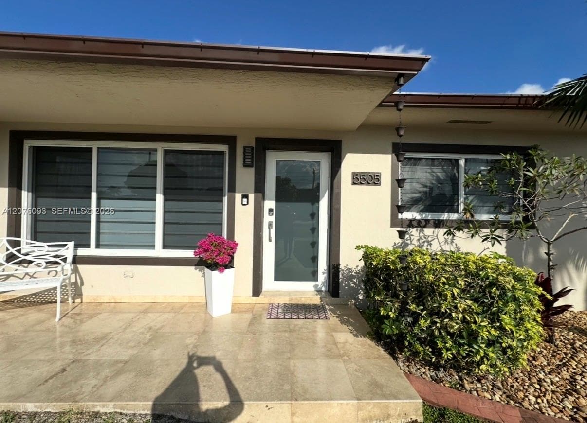 5505 W 14th Ln # 0, Hialeah, FL 33012 — zdjęcie 2