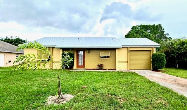 533 SW Carter Avenue, Port St. Lucie, FL 34983