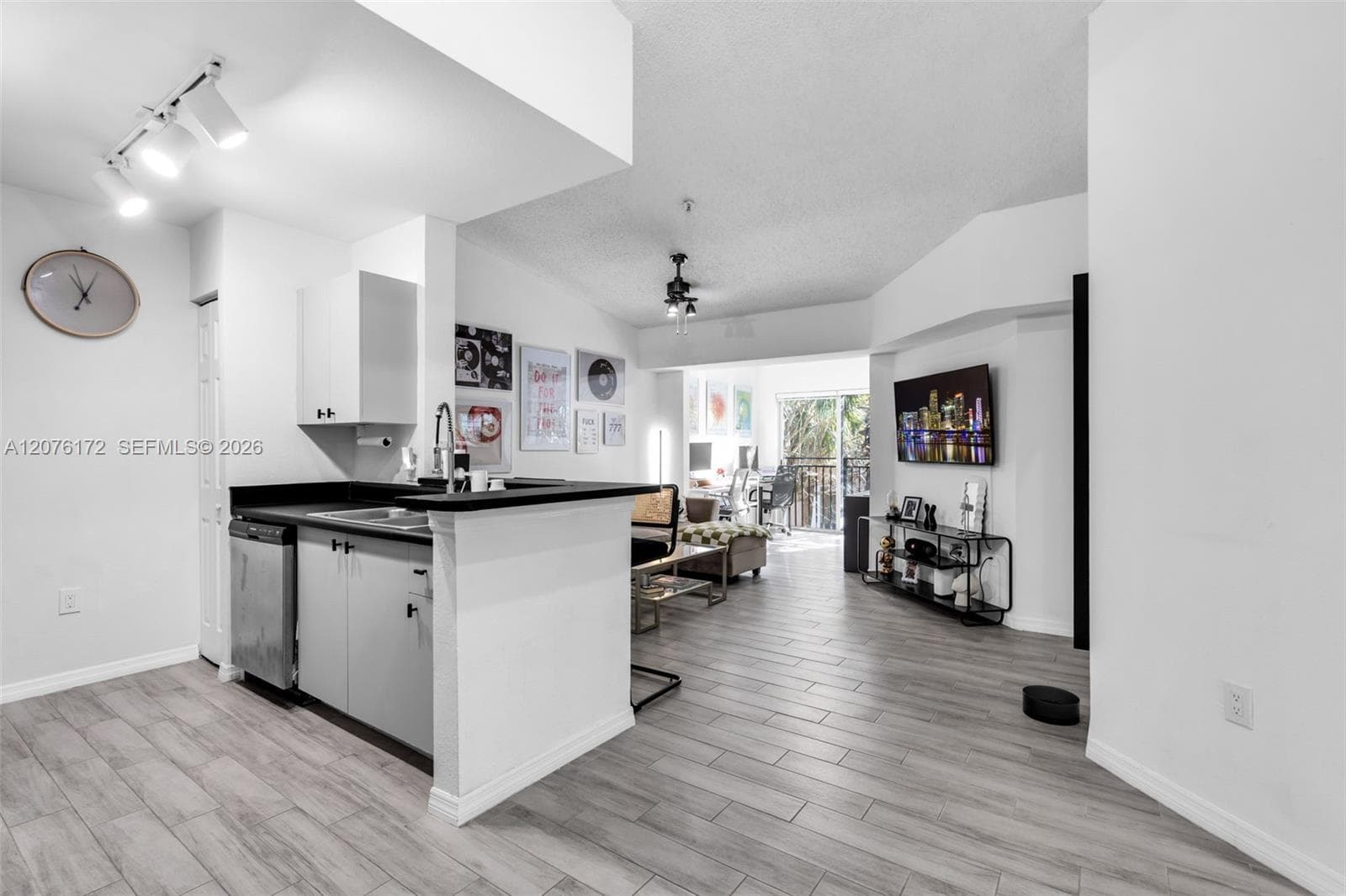 2457 Centergate Dr # 306, Miramar, FL 33025 — zdjęcie 2