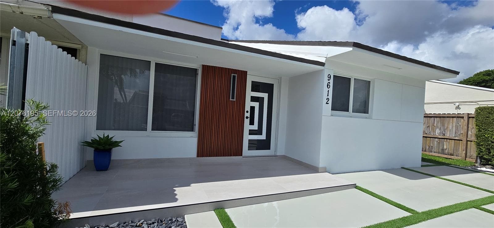 9612 Grand Canal Dr, Miami, FL 33174 — zdjęcie 2