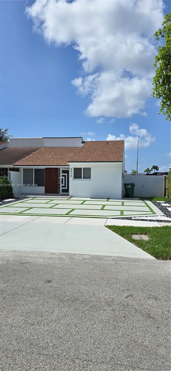 9612 Grand Canal Dr, Miami, FL 33174