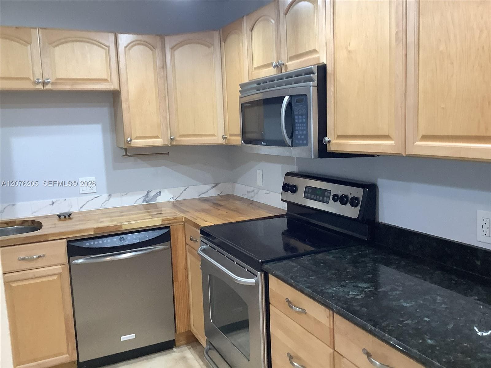 2801 NE 183rd St # 111W, Aventura, FL 33160