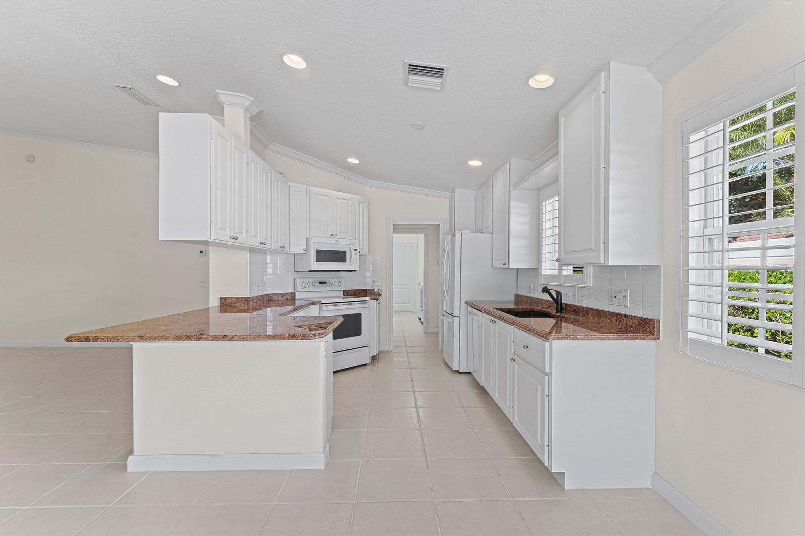 693 HUDSON BAY Drive, Palm Beach Gardens, FL 33410 — zdjęcie 4