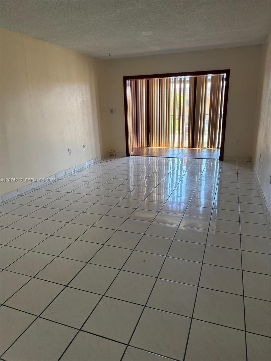 1855 W 60th St # 249, Hialeah, FL 33012 — zdjęcie 2