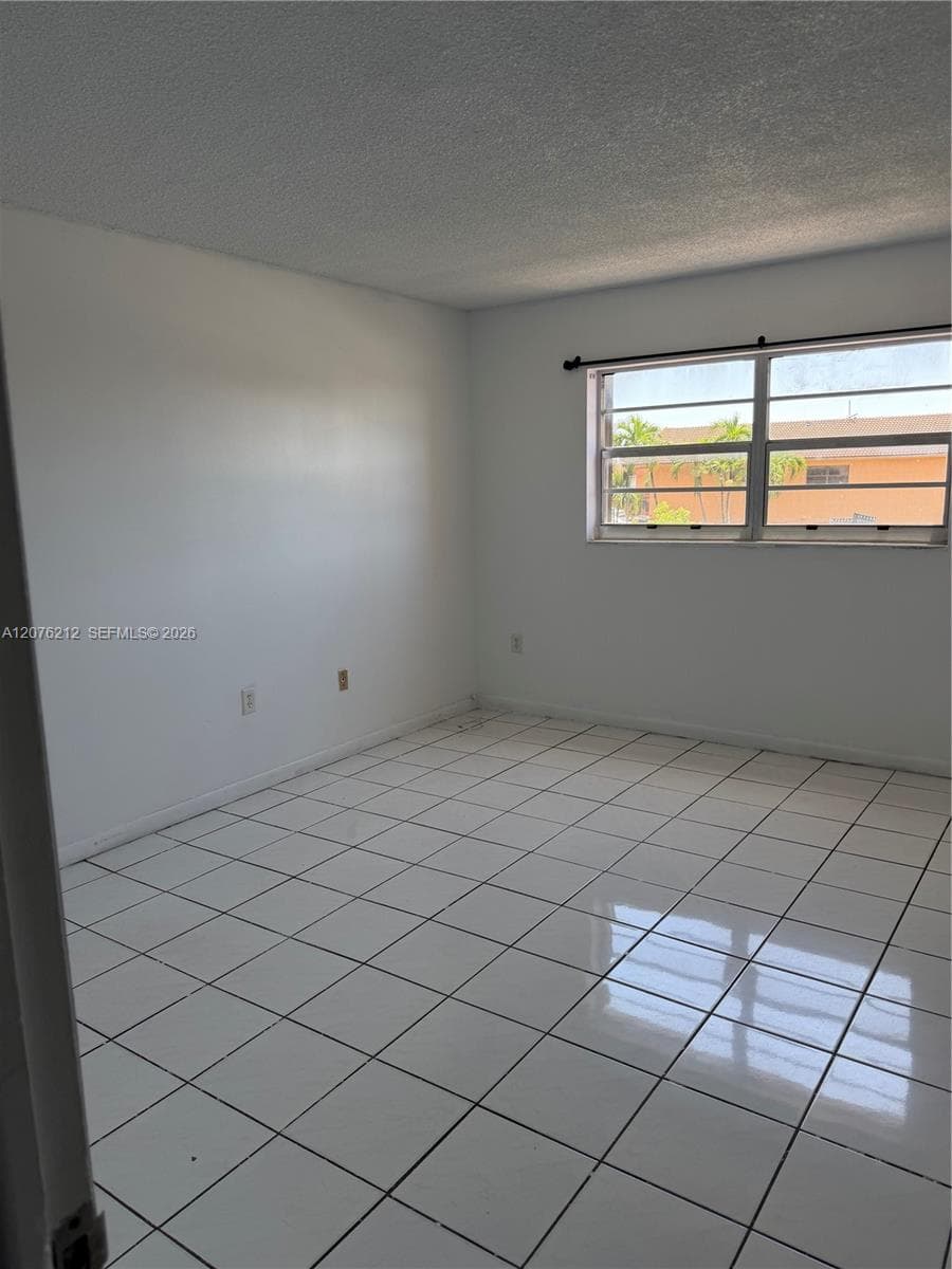 1855 W 60th St # 249, Hialeah, FL 33012 — zdjęcie 5