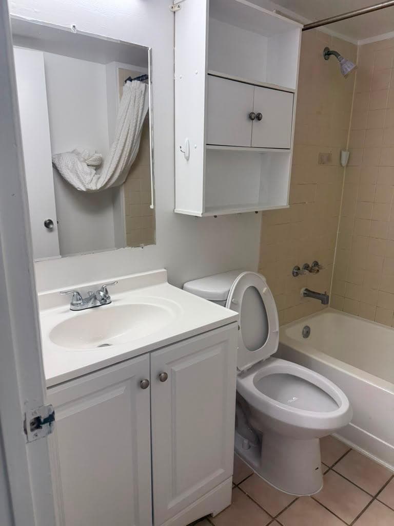 300 PALM Circle W # 204, Pembroke Pines, FL 33025 — zdjęcie 3