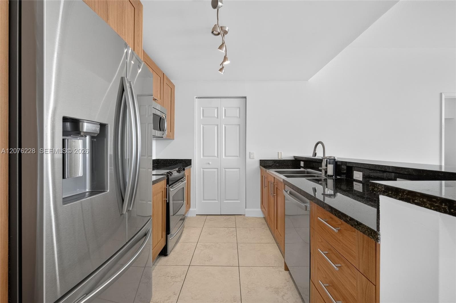 1300 Ponce De Leon Blvd # 405, Coral Gables, FL 33134 — zdjęcie 5