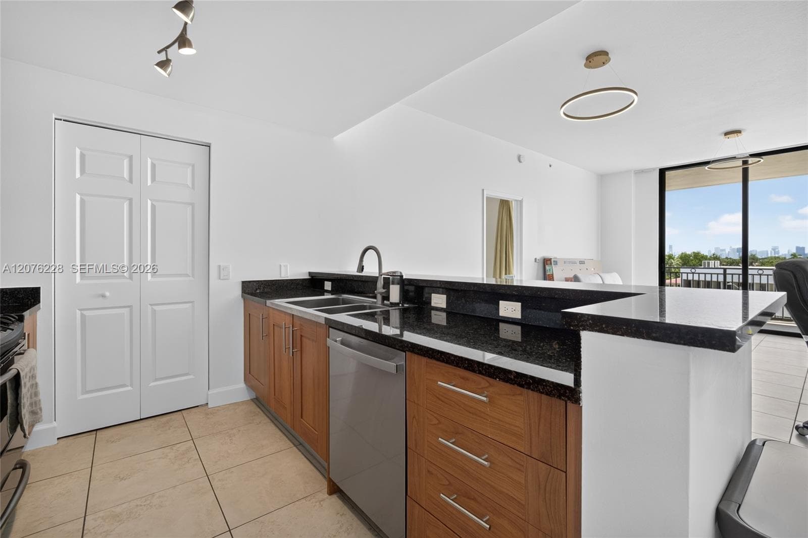 1300 Ponce De Leon Blvd # 405, Coral Gables, FL 33134 — zdjęcie 4