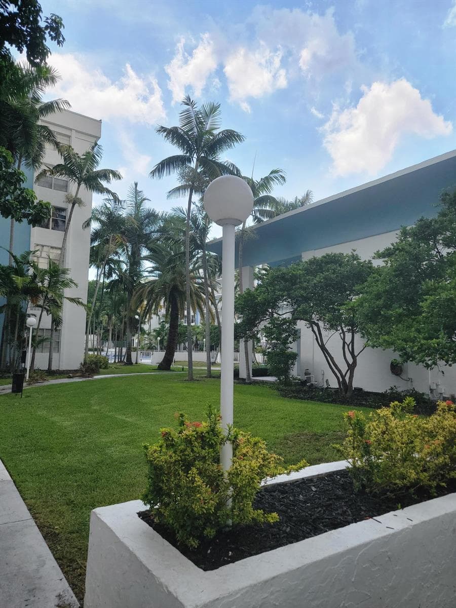 484 NW 165TH ST Street # A-609, Miami, FL 33169 — zdjęcie 3