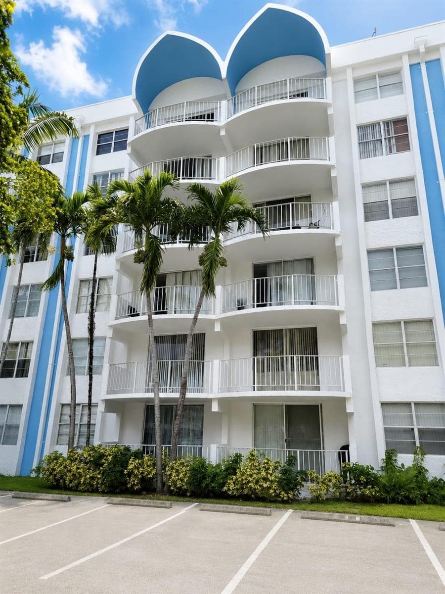 484 NW 165TH ST Street # A-609, Miami, FL 33169