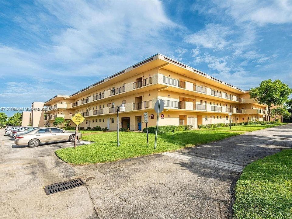 201 Berkley Rd # 102, Hollywood, FL 33024