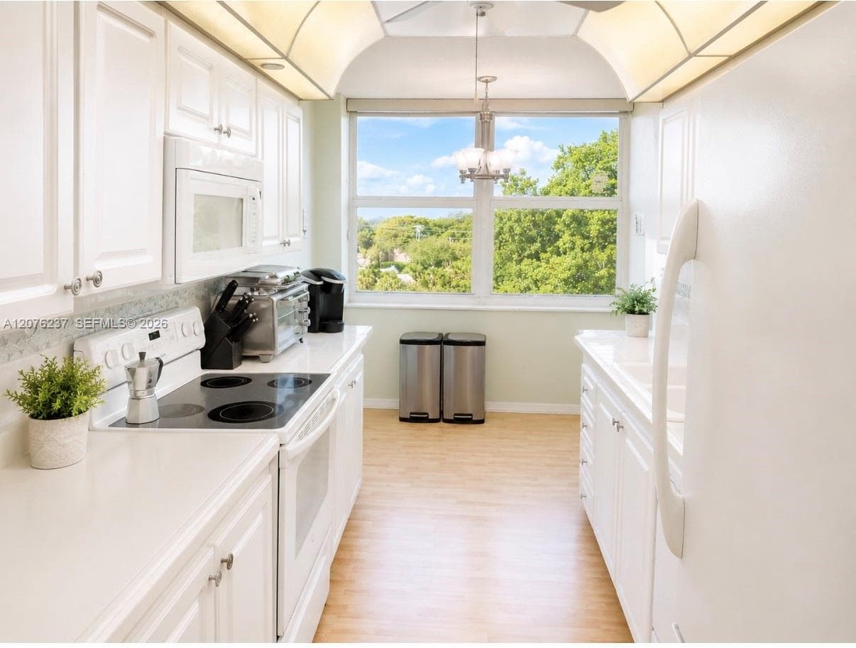 1100 Saint Charles Pl # 504, Pembroke Pines, FL 33026 — zdjęcie 3