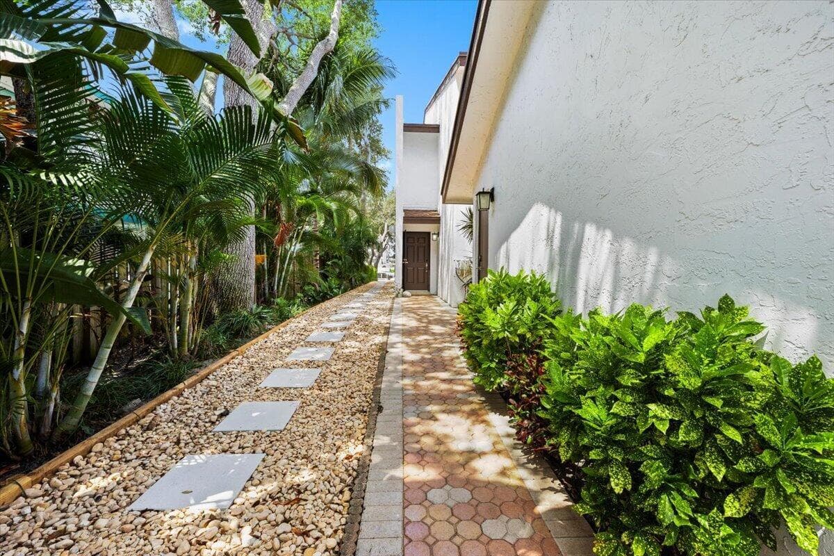 1301 N RIVERSIDE Drive # 1, Pompano Beach, FL 33062 — zdjęcie 2