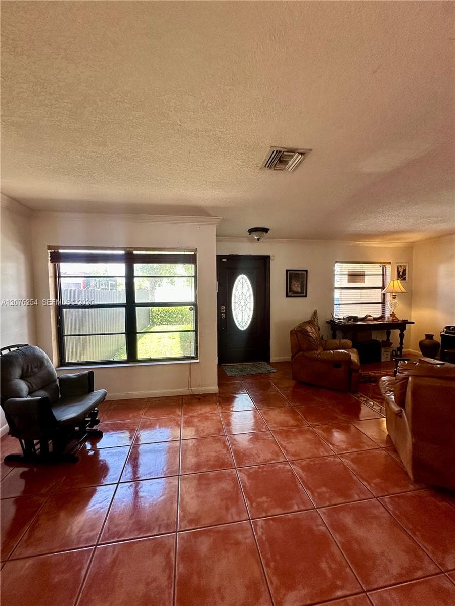 10330 Puerto Rico Dr, Cutler Bay, FL 33189 — zdjęcie 2