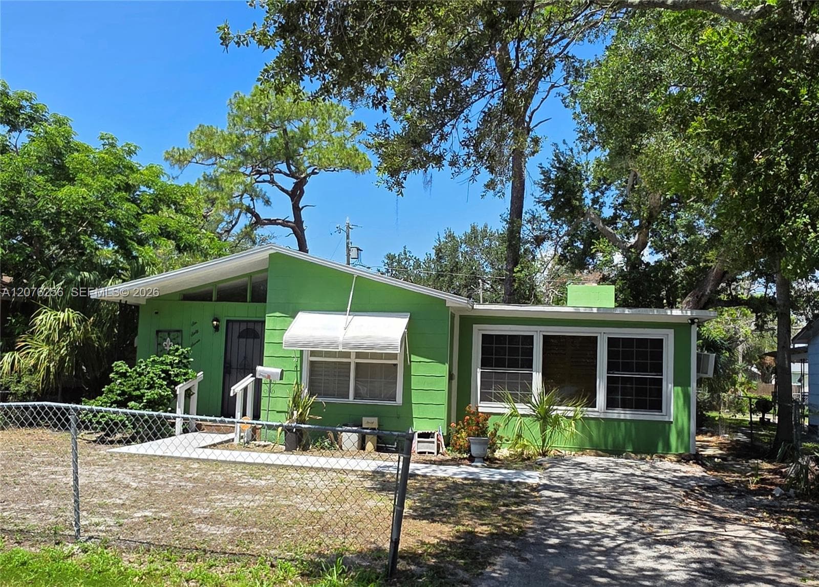 667 W Harbor Dr, St Petersburg, FL 33705 — zdjęcie 2